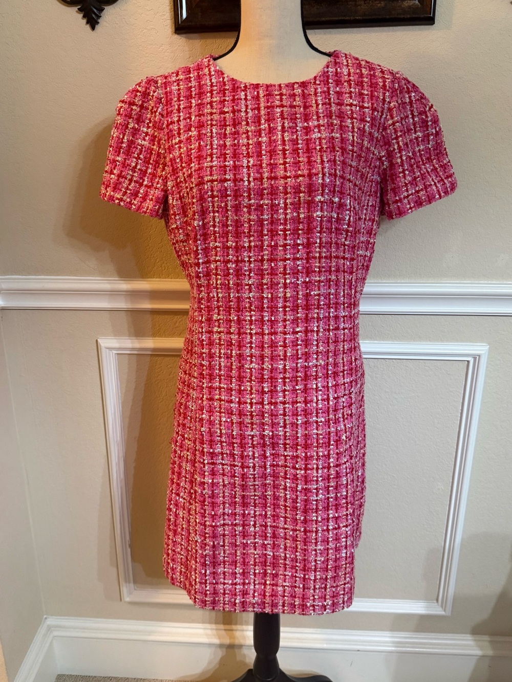 Ann Taylor Pink Tweed Shift Dress has mixed 
gold thread that pops! Size 10